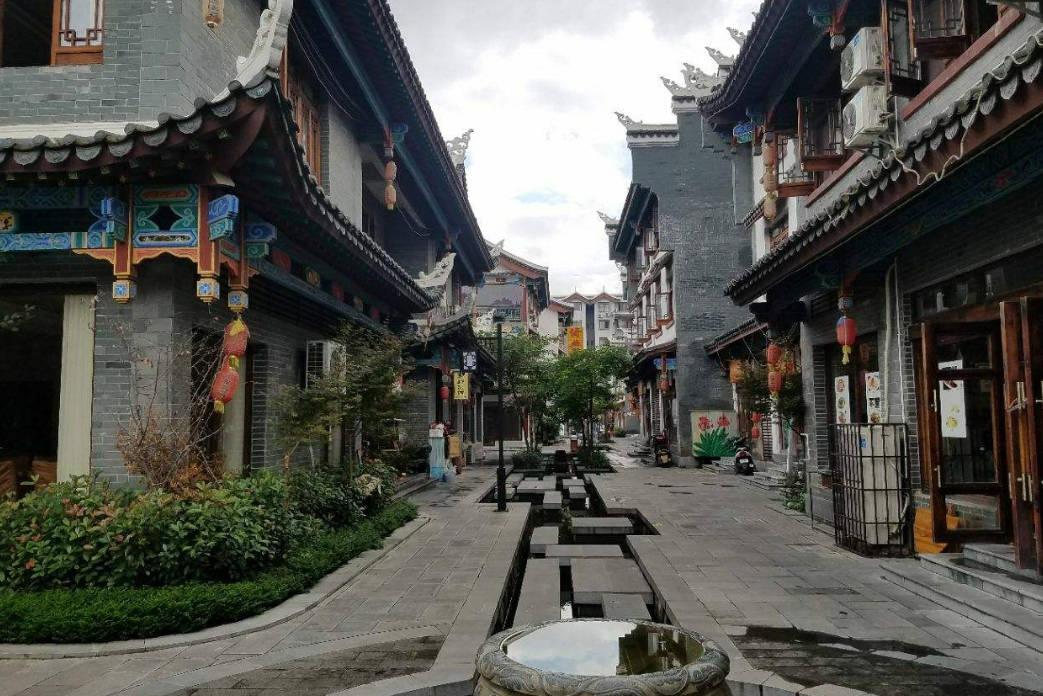 山东老妇去博物馆参观,看到一个破布钱包后哭着说:这是我的
